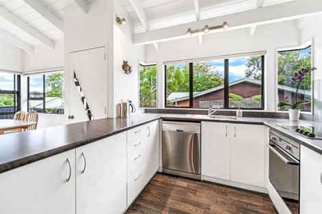 Photo of property in 70b Gledstane Road, Stanmore Bay, Whangaparaoa, 0932