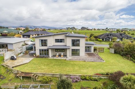 Photo of property in 76 Cashmere Drive, Fitzherbert, Palmerston North, 4410