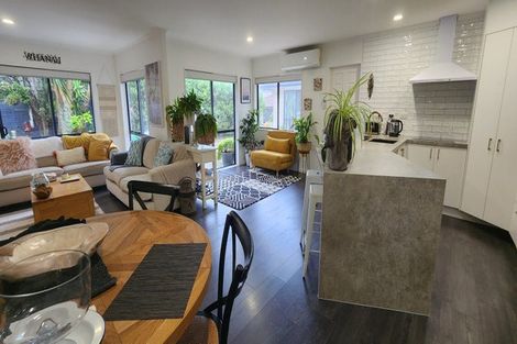 Photo of property in 38 Esther Place, Red Beach, 0932