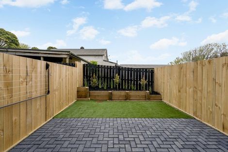 Photo of property in 7/2 Windermere Crescent, Blockhouse Bay, Auckland, 0600