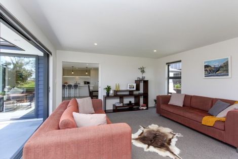 Photo of property in 2 Western Rise, Hurworth, New Plymouth, 4310