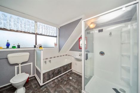 Photo of property in 16 Douglas Street, Hawera, 4610