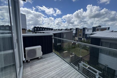 Photo of property in 21 Wharetana Crescent, New Lynn, Auckland, 0600