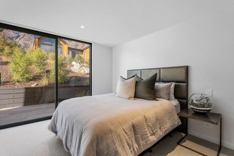 Photo of property in 15 Hackett Road, Jacks Point, Queenstown, 9371