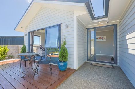 Photo of property in 9 Weatherdeck Close, Whitby, Porirua, 5024