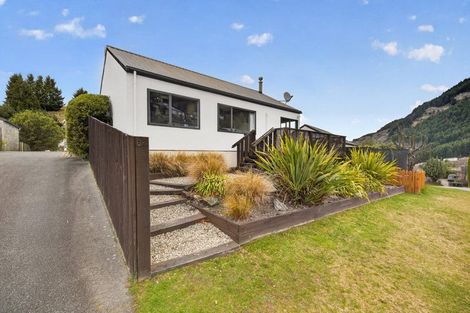 Photo of property in 6a Watts Road, Fernhill, Queenstown, 9300