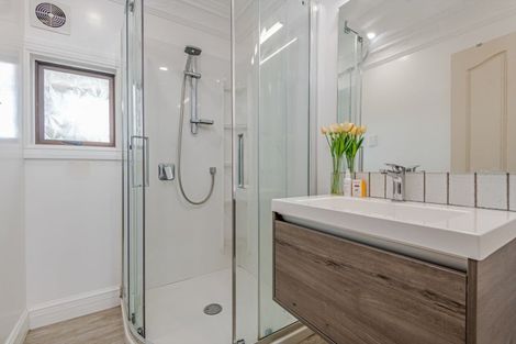 Photo of property in 21 Springdale Grove, Fitzherbert, Palmerston North, 4410