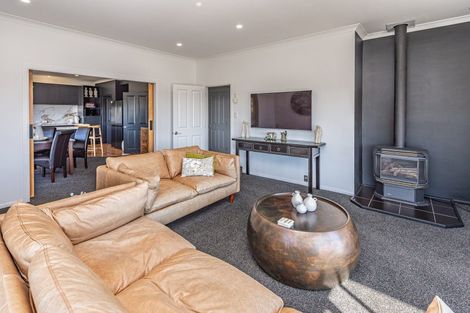 Photo of property in 1 Shakespeare Road, Bastia Hill, Whanganui, 4500