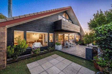 Photo of property in 2/59 Dalwhinnie Parade, Highland Park, Auckland, 2010