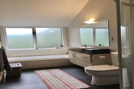 Photo of property in 21 Woodfern Crescent, Titirangi, Auckland, 0604