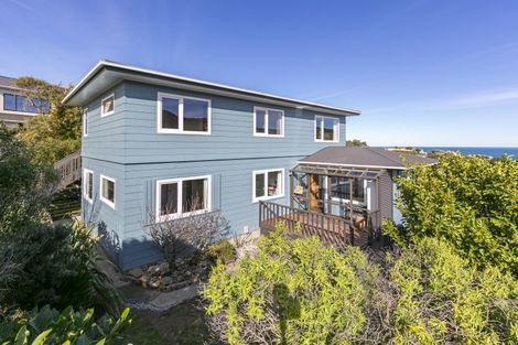 Photo of property in 32 Frobisher Street, Island Bay, Wellington, 6023