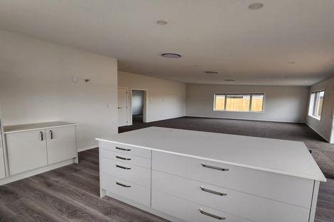 Photo of property in 8 Ash Close, Levin, 5510