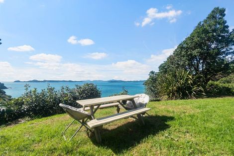 Photo of property in 4 Queens View Road, Russell, 0202