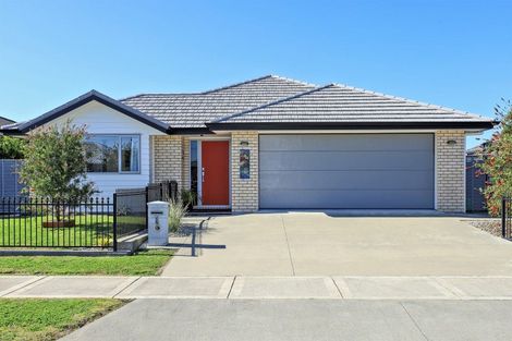 Photo of property in 8 Manganui Place, Te Awa, Napier, 4110