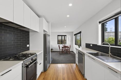 Photo of property in 1 Ranfurly Street, Frankleigh Park, New Plymouth, 4310