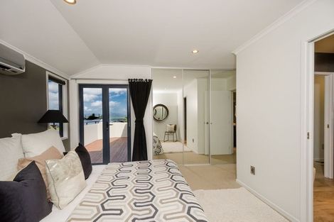 Photo of property in 37 Bannings Way, Hobsonville, Auckland, 0618