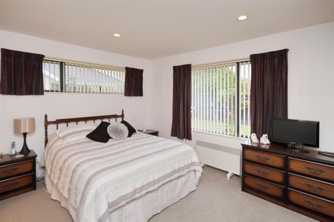 Photo of property in 5 Rue De La Mare, Parklands, Christchurch, 8083