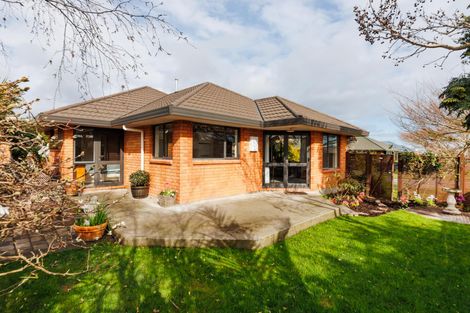 Photo of property in 1 Alpine Grove, Kelvin Grove, Palmerston North, 4414