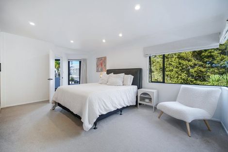 Photo of property in 2/15 Wernham Place, Northcote, Auckland, 0626