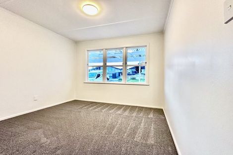 Photo of property in 15 Farnborough Crescent, Mangere, Auckland, 2022