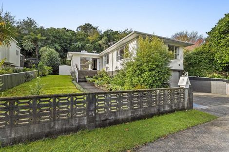 Photo of property in 21 Ambury Place, Merrilands, New Plymouth, 4312