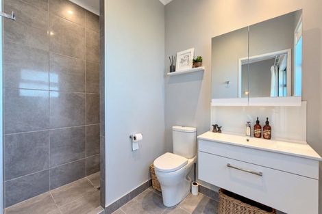 Photo of property in 989 East Coast Road, Kaiaua, Miranda, 2473