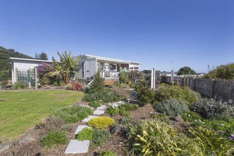 Photo of property in 10 Sunset Drive, Baylys Beach, Dargaville, 0377