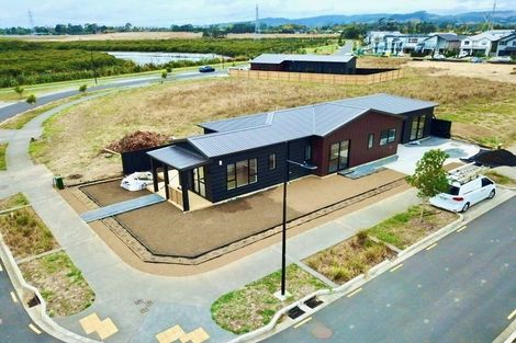 Photo of property in 13 Ngakau Road, Karaka, 2113