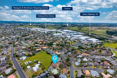 Photo of property in 16 Harbour Lights Close, West Harbour, Auckland, 0618