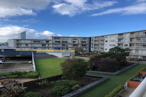 Photo of property in Shoal Haven Apartments, 112a/130 Anzac Street, Takapuna, Auckland, 0622