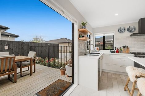 Photo of property in 16a Lillian Place, Orewa, 0931