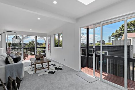 Photo of property in 1/111 Arran Road, Browns Bay, Auckland, 0630