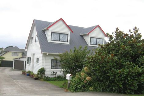 Photo of property in 19 Mexted Terrace, Tawa, Wellington, 5028