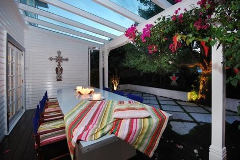 Photo of property in 18 Nikau Street, Eastbourne, Lower Hutt, 5013