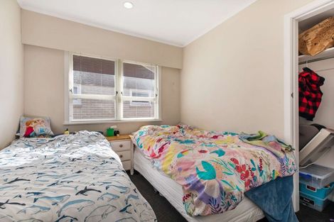 Photo of property in 128 Edgewater Drive, Pakuranga, Auckland, 2010