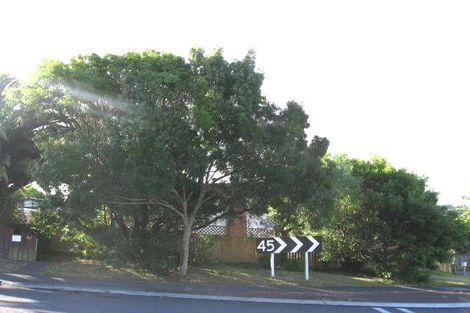 Photo of property in 22 Meadowood Drive, Unsworth Heights, Auckland, 0632