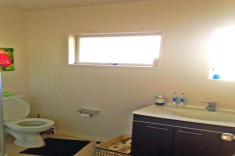 Photo of property in 2/5 Downing Street, Glenfield, Auckland, 0629