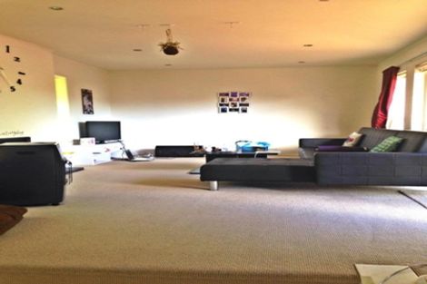 Photo of property in 2/5 Downing Street, Glenfield, Auckland, 0629