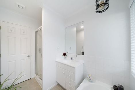 Photo of property in 3 Mull Place, Wattle Downs, Auckland, 2103