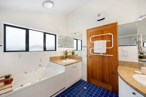 Photo of property in 98c Northland Road, Northland, Wellington, 6012