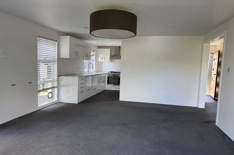 Photo of property in 2/7 Alston Avenue, Kelston, Auckland, 0602