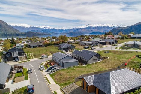 Photo of property in 16 Tuohy Lane, Wanaka, 9305