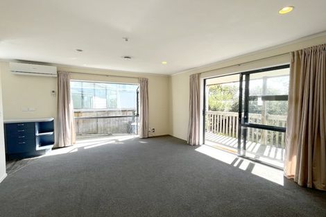 Photo of property in 4 Karo Place, Glendene, Auckland, 0602