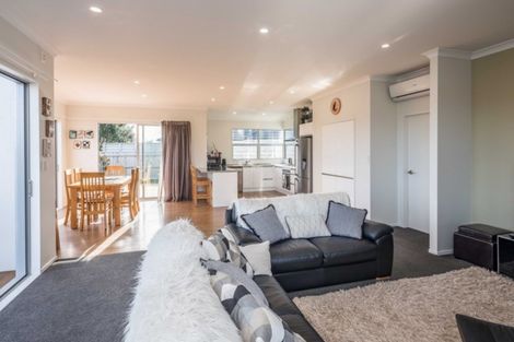 Photo of property in 17 Simpson Crescent, Raumati Beach, Paraparaumu, 5032