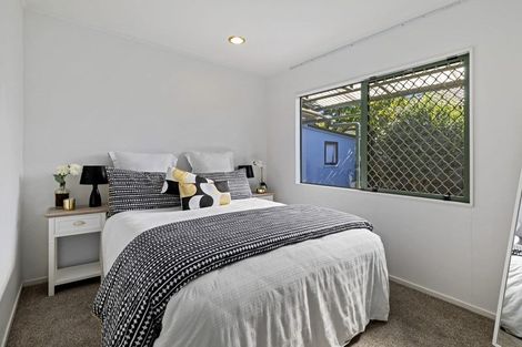 Photo of property in 2/18 Edgeworth Road, Glenfield, Auckland, 0629