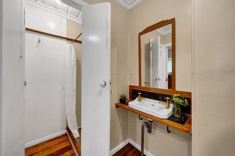 Photo of property in 44 Carrington Street, Lower Vogeltown, New Plymouth, 4310