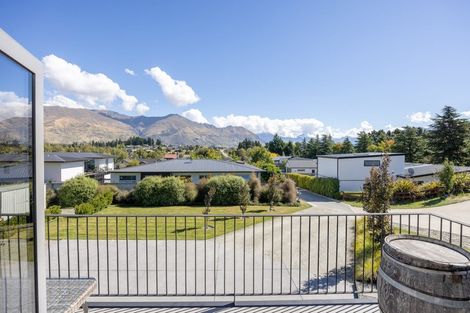 Photo of property in 16 Bevan Place, Wanaka, 9305