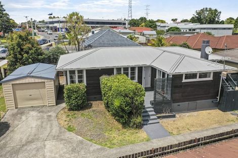 Photo of property in 16 Vera Road, Te Atatu South, Auckland, 0610