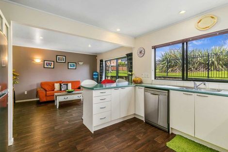 Photo of property in 9 San Fernando Way, Henderson, Auckland, 0612