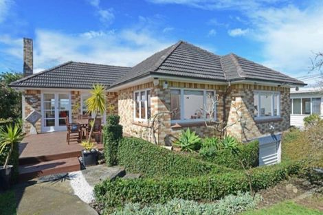 Photo of property in 8 Waiohua Road, Greenlane, Auckland, 1061